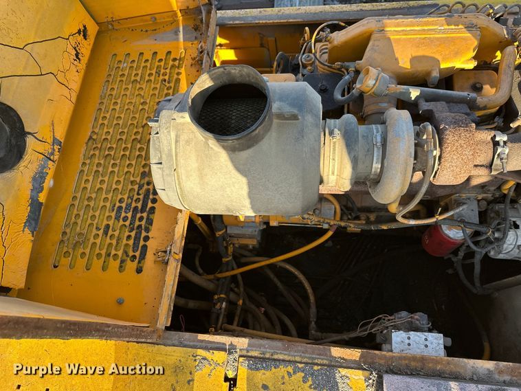 image for item DW4364 1998 Blaw Knox PF-3200 paver