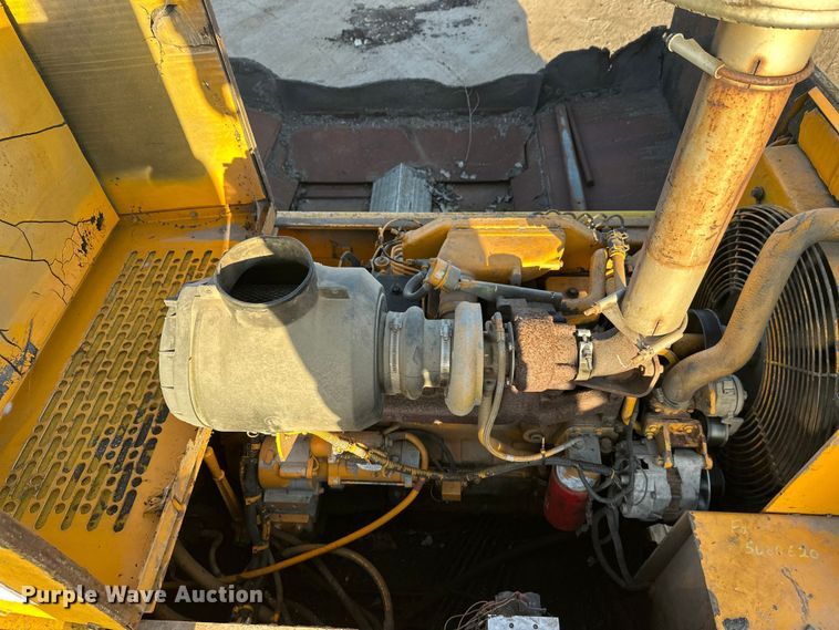 image for item DW4364 1998 Blaw Knox PF-3200 paver