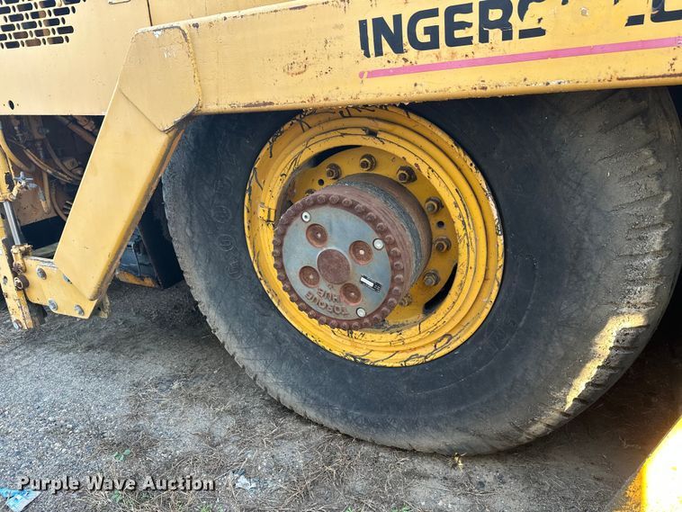 image for item DW4364 1998 Blaw Knox PF-3200 paver