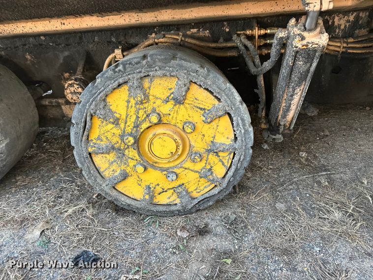 image for item DW4364 1998 Blaw Knox PF-3200 paver