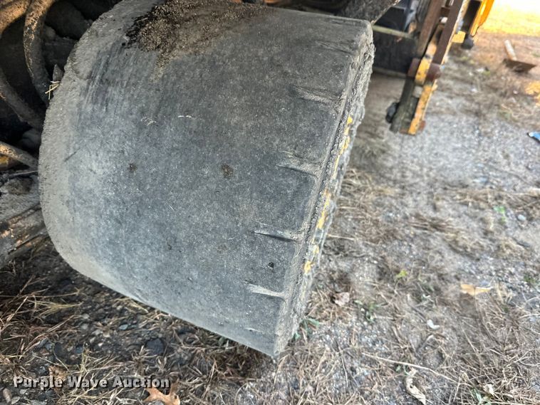 image for item DW4364 1998 Blaw Knox PF-3200 paver