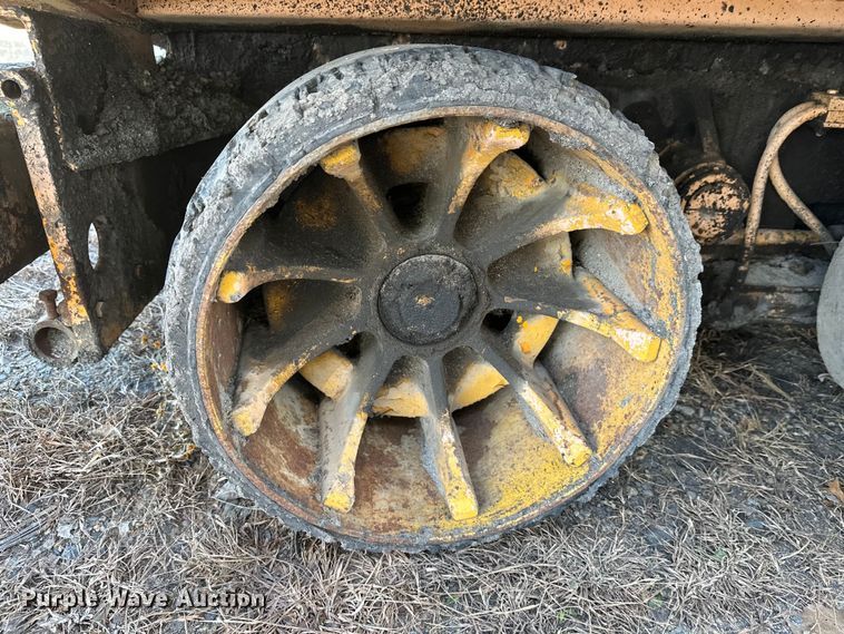 image for item DW4364 1998 Blaw Knox PF-3200 paver