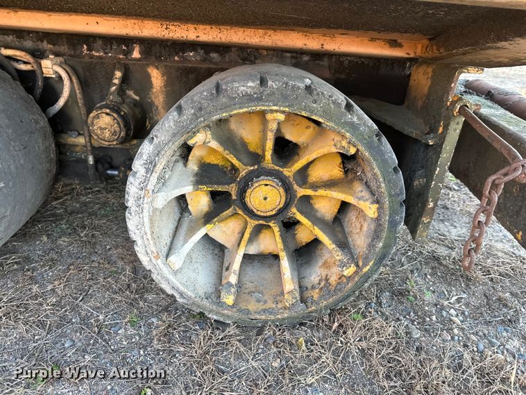 image for item DW4364 1998 Blaw Knox PF-3200 paver