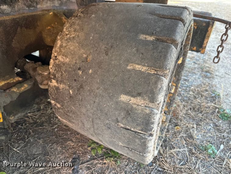 image for item DW4364 1998 Blaw Knox PF-3200 paver