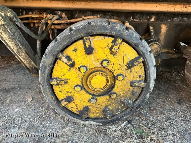 image for item DW4364 1998 Blaw Knox PF-3200 paver