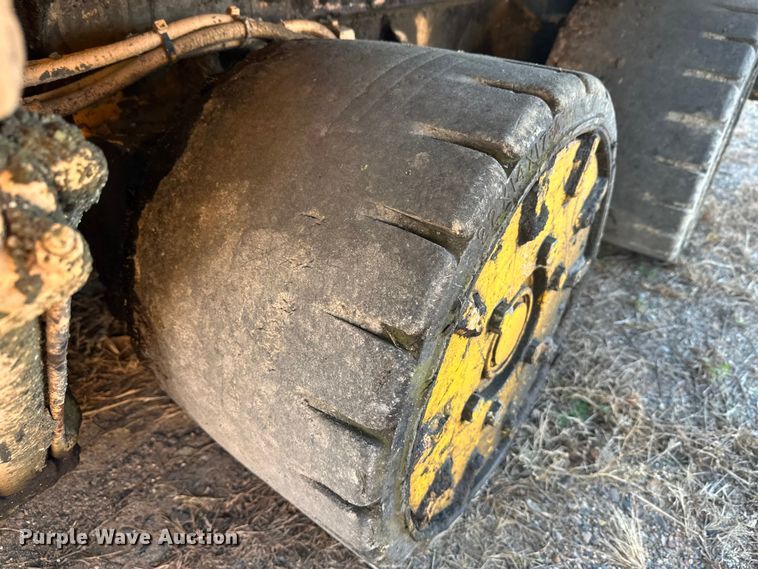 image for item DW4364 1998 Blaw Knox PF-3200 paver