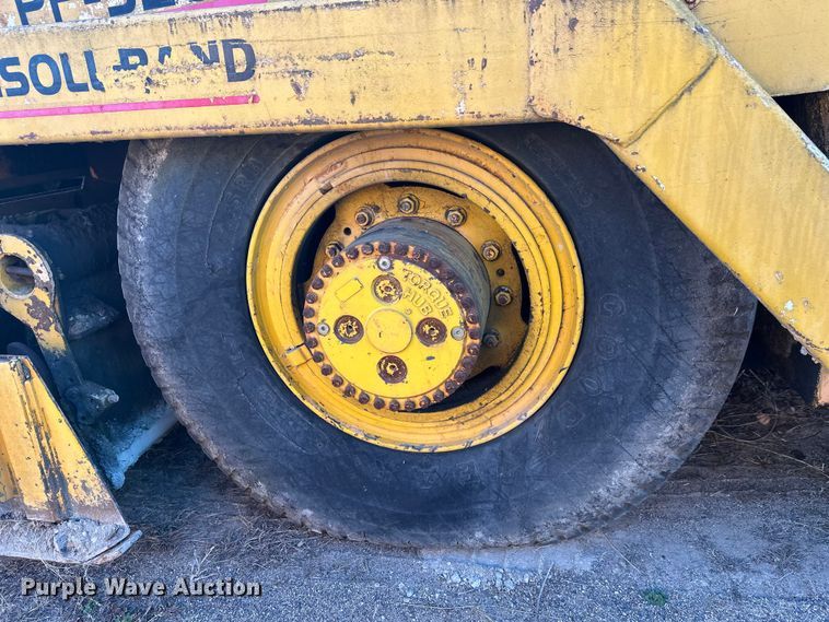 image for item DW4364 1998 Blaw Knox PF-3200 paver