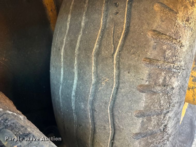 image for item DW4364 1998 Blaw Knox PF-3200 paver