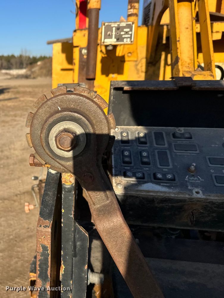 image for item DW4365 2001 Blaw Knox PF-4410 paver