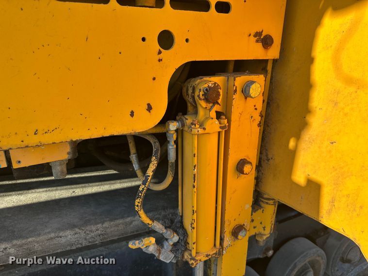 image for item DW4365 2001 Blaw Knox PF-4410 paver