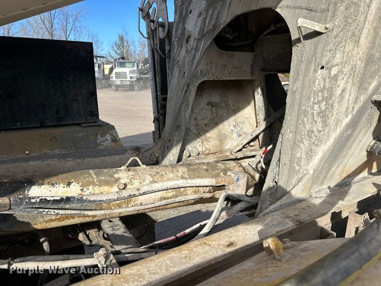 image for item DW4368 2004 Kenworth W900 ready mix truck