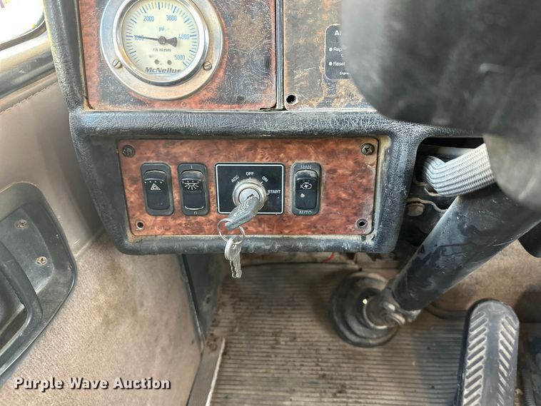 image for item DW4368 2004 Kenworth W900 ready mix truck