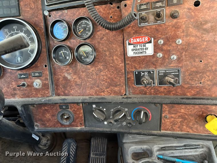 image for item DW4368 2004 Kenworth W900 ready mix truck