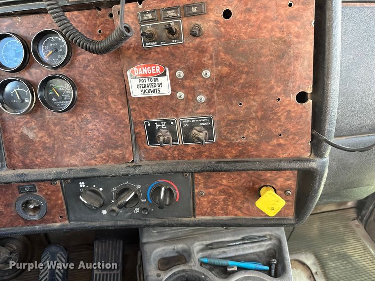 image for item DW4368 2004 Kenworth W900 ready mix truck