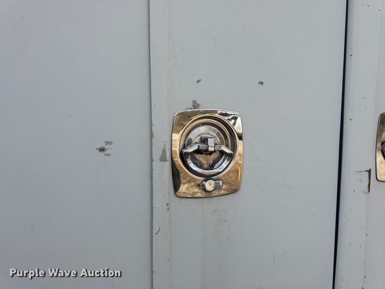 image for item DW6681 Maintainer service truck bed