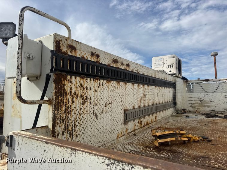 image for item DW6681 Maintainer service truck bed