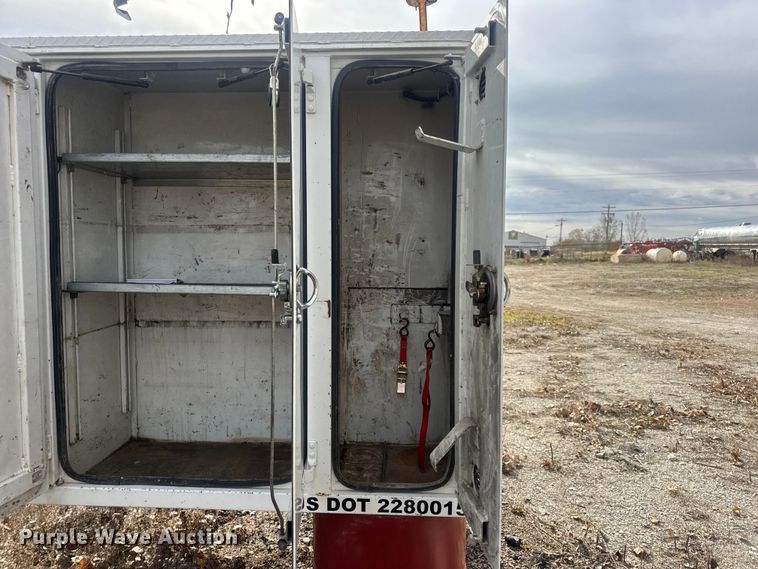 image for item DW6681 Maintainer service truck bed