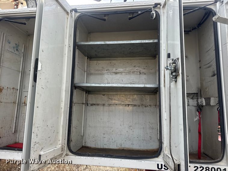 image for item DW6681 Maintainer service truck bed