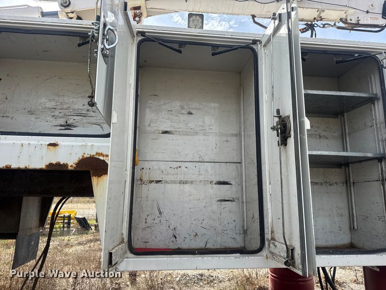 image for item DW6681 Maintainer service truck bed