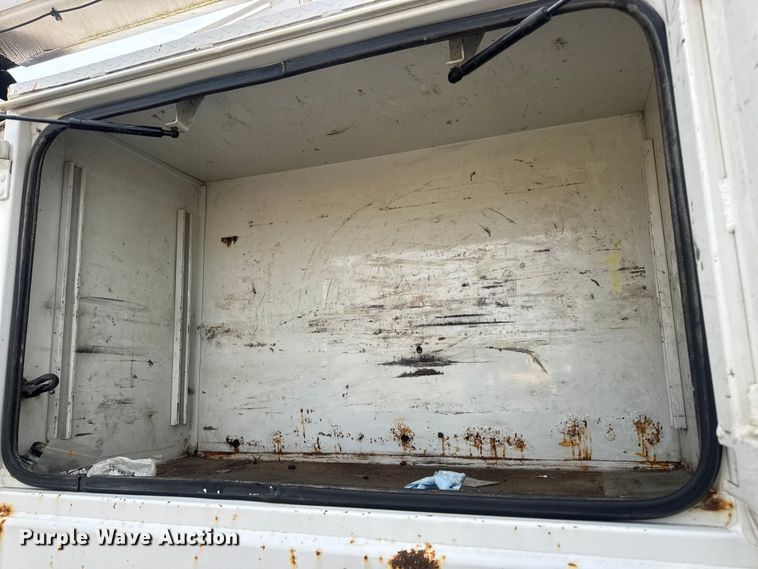 image for item DW6681 Maintainer service truck bed