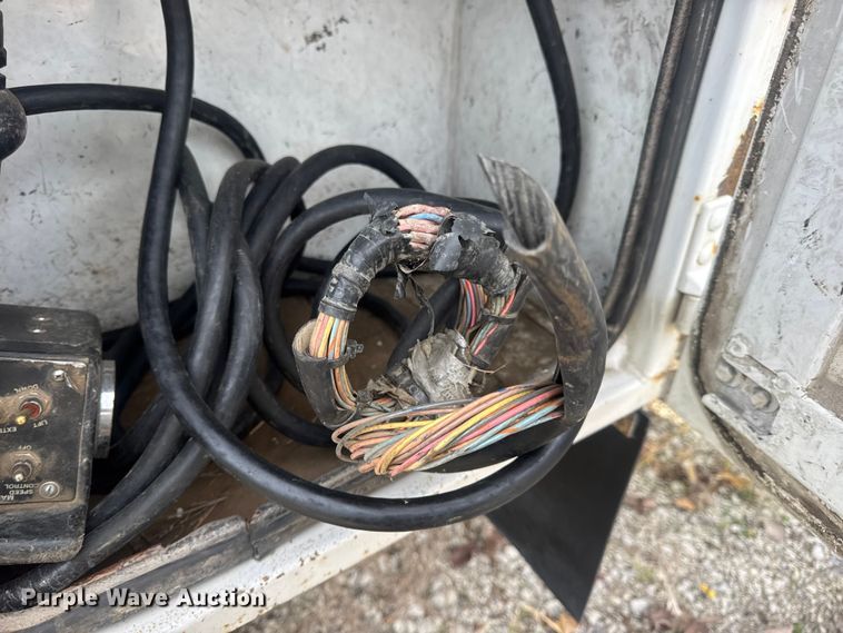 image for item DW6681 Maintainer service truck bed