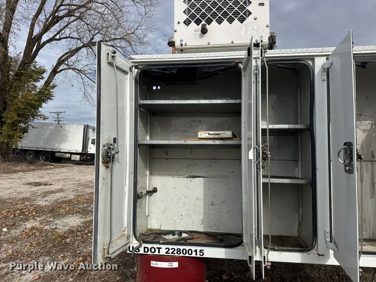 image for item DW6681 Maintainer service truck bed