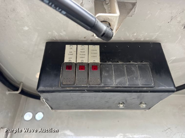 image for item DW6681 Maintainer service truck bed