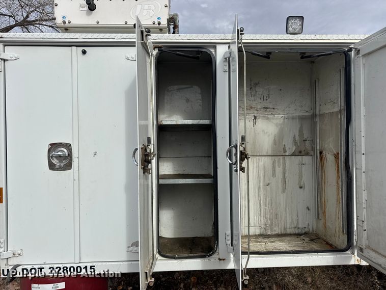 image for item DW6681 Maintainer service truck bed