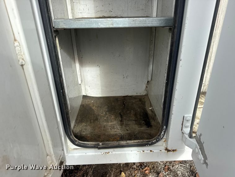 image for item DW6681 Maintainer service truck bed