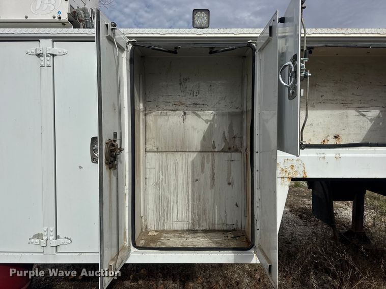 image for item DW6681 Maintainer service truck bed