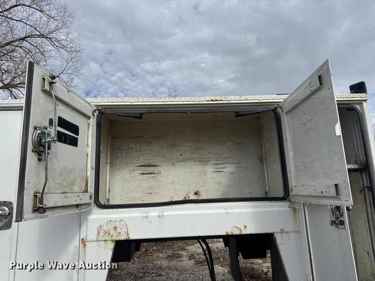 image for item DW6681 Maintainer service truck bed