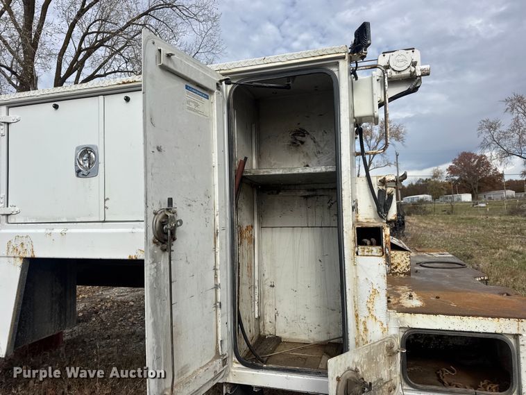 image for item DW6681 Maintainer service truck bed