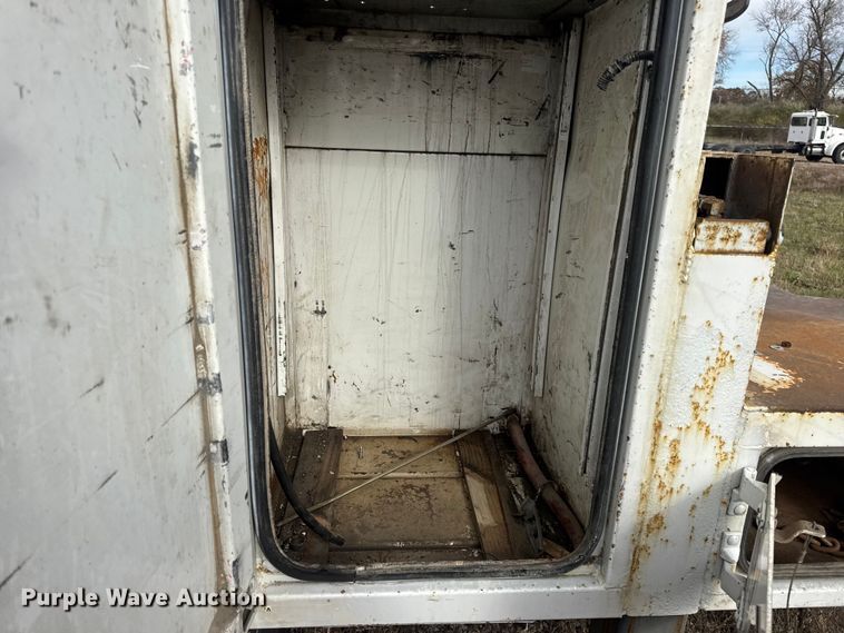 image for item DW6681 Maintainer service truck bed