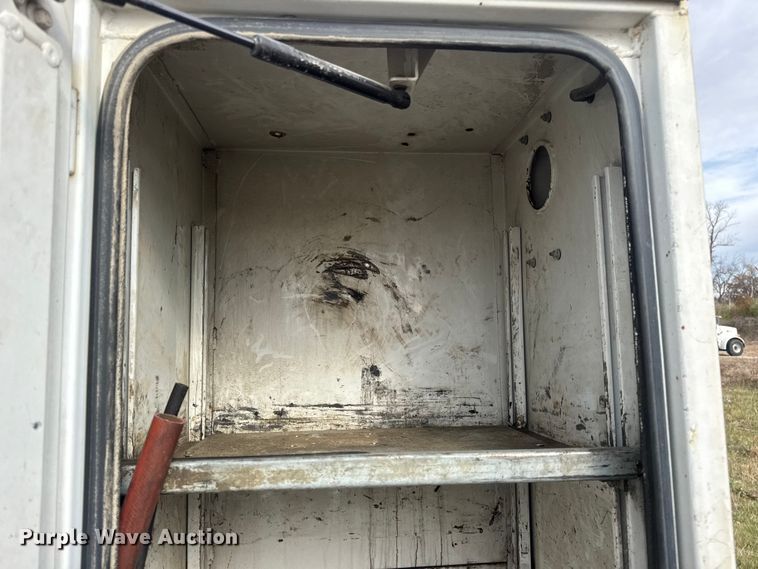 image for item DW6681 Maintainer service truck bed