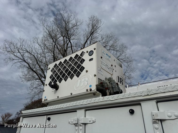 image for item DW6681 Maintainer service truck bed