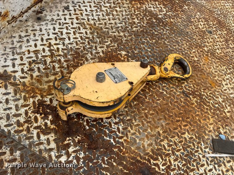 image for item DW6681 Maintainer service truck bed