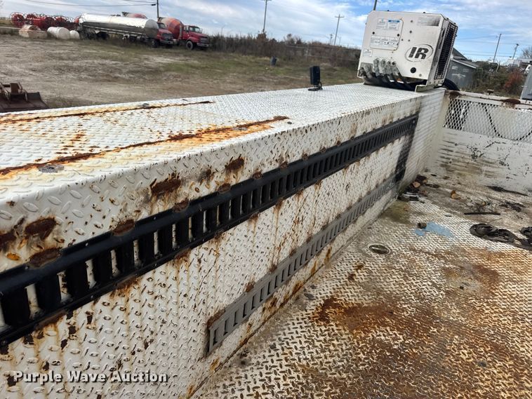 image for item DW6681 Maintainer service truck bed