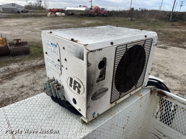 image for item DW6681 Maintainer service truck bed