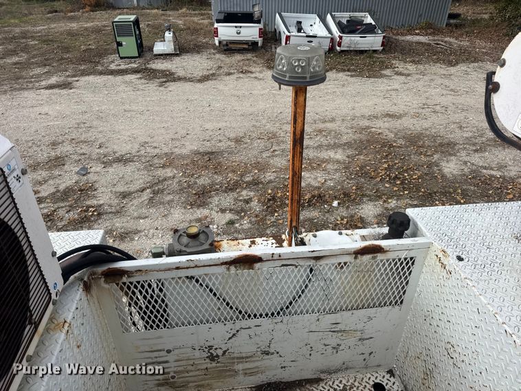 image for item DW6681 Maintainer service truck bed