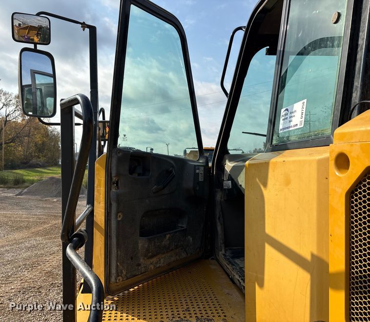 image for item DW7250 2014 Caterpillar 740B articulated haul truck