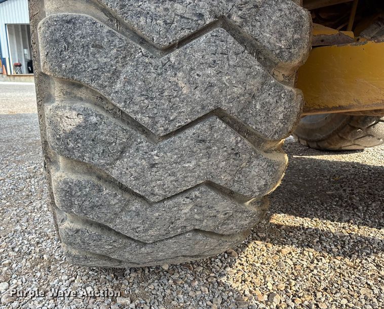 image for item DW7250 2014 Caterpillar 740B articulated haul truck