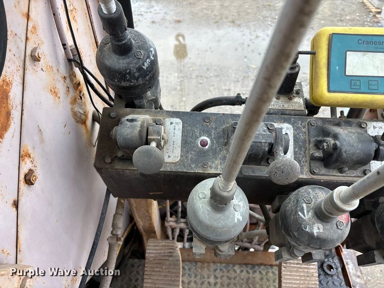 image for item DW7294 Lorain 416 crane