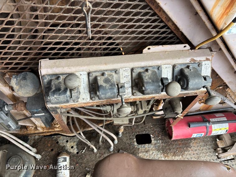 image for item DW7294 Lorain 416 crane