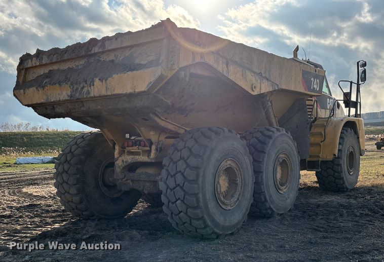 image for item DW7296 2005 Caterpillar 740 articulated haul truck