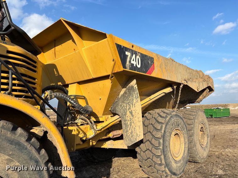 image for item DW7296 2005 Caterpillar 740 articulated haul truck