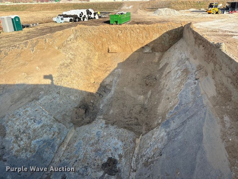 image for item DW7296 2005 Caterpillar 740 articulated haul truck