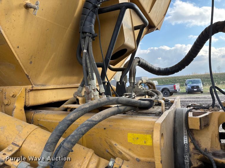 image for item DW7296 2005 Caterpillar 740 articulated haul truck