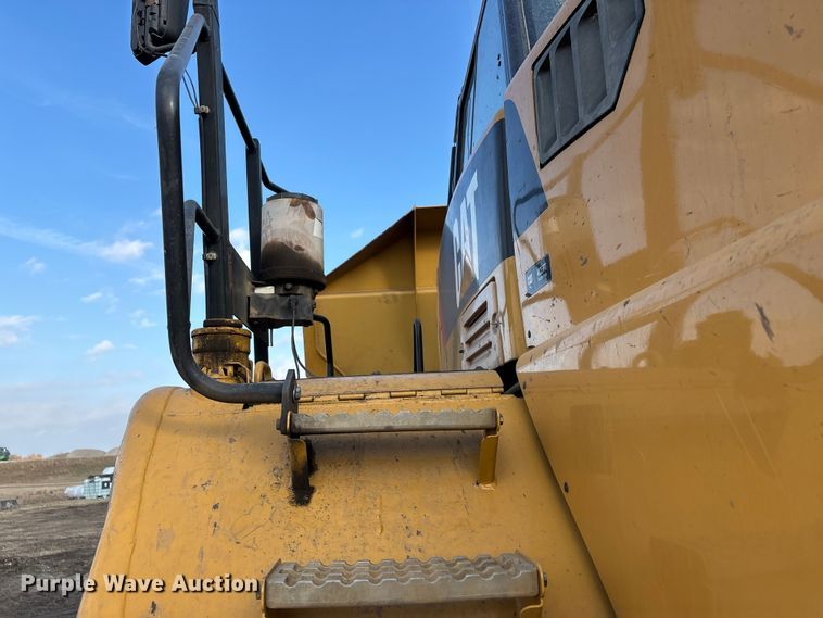 image for item DW7296 2005 Caterpillar 740 articulated haul truck