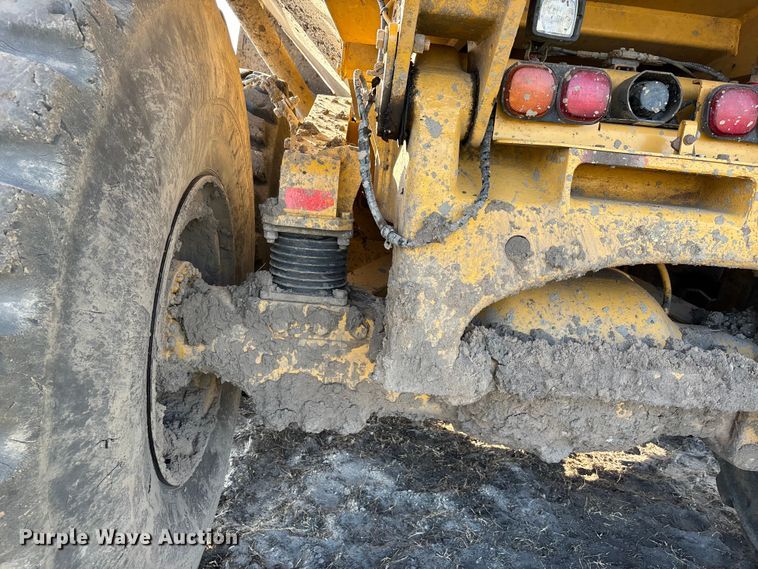 image for item DW7296 2005 Caterpillar 740 articulated haul truck