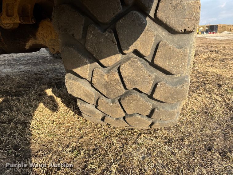 image for item DW7296 2005 Caterpillar 740 articulated haul truck